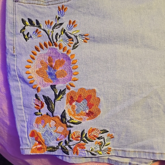 BloomChic Light Blue Embroidered Floral Shorts - Picture 3 of 6